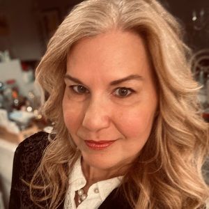 Meet your Posher, Debra